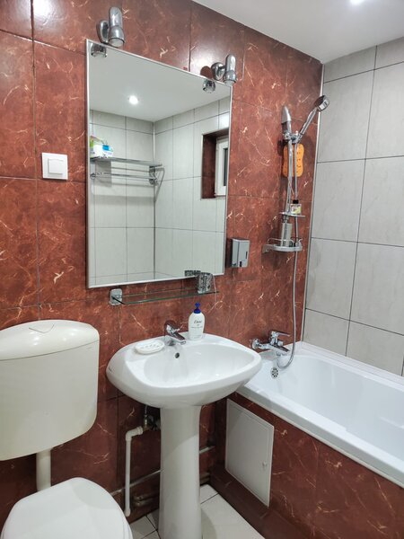 13 Septembrie, Marriott