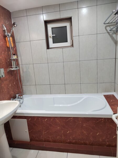 13 Septembrie, Marriott